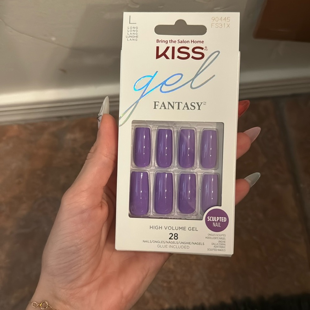 Kiss nails